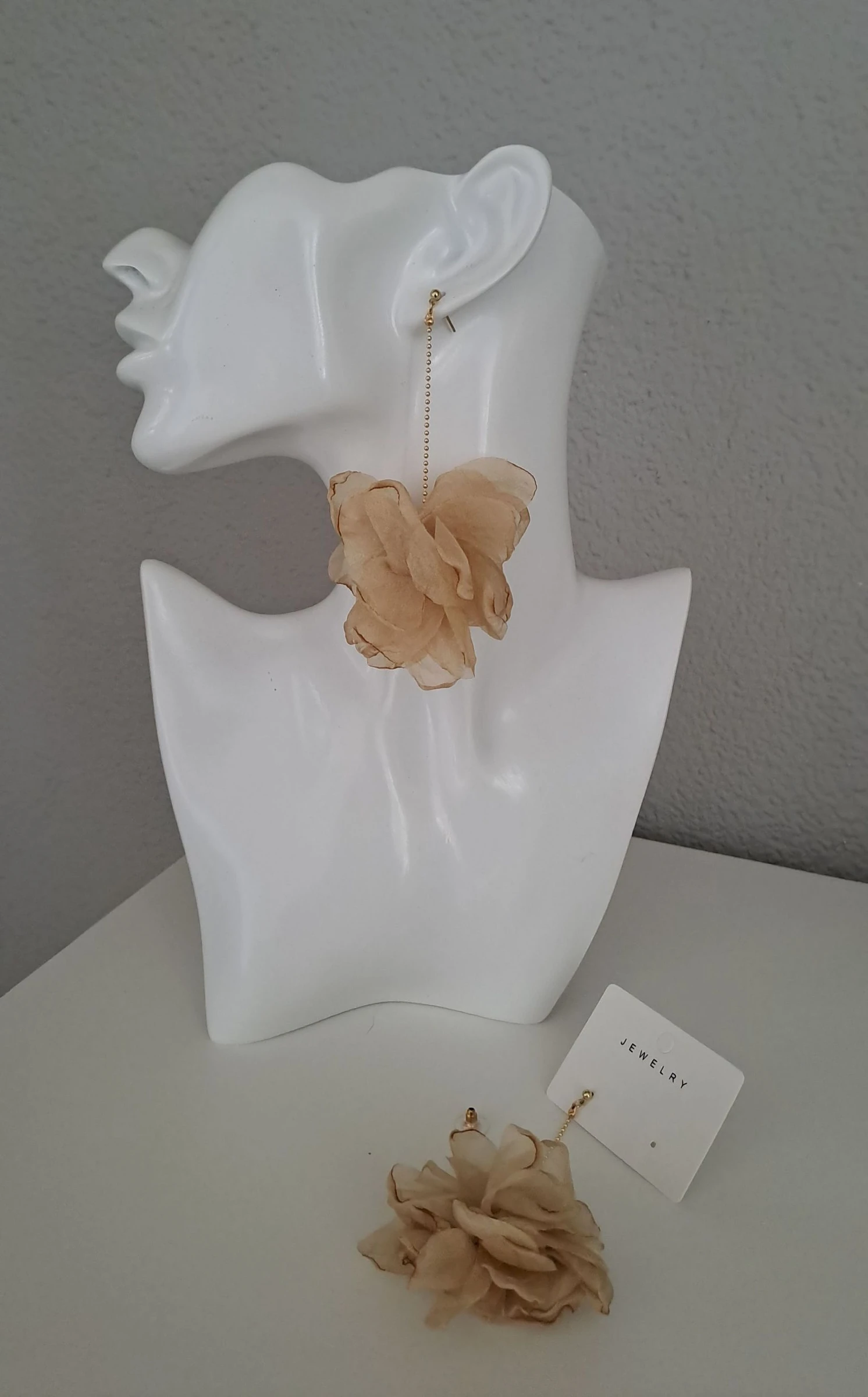 Brincos de pendente de chiffon bege – photo 2